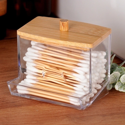 Bamboo lid protects from dust