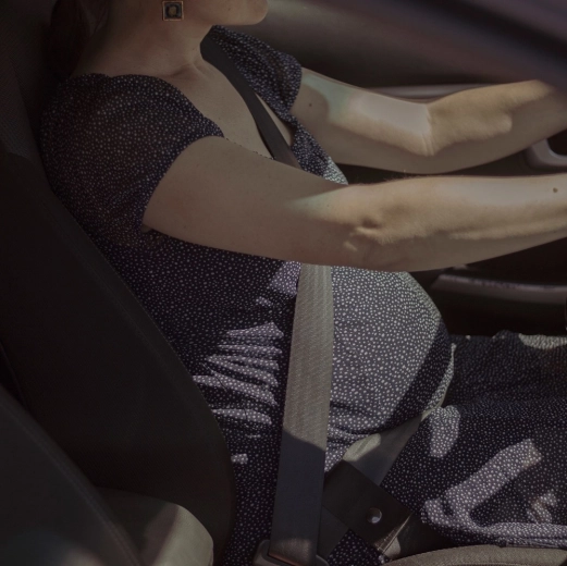 Safe routing of the belt away from the belly