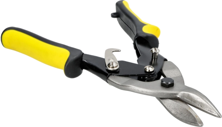 Geared mechanism for easier cutting