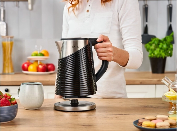 Komfortables Ausgießen und 360° drehbare Basis