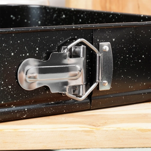 Easy release thanks to spring-release sides