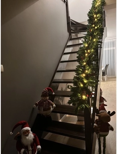Einfache Formgebung und Montage am Geländer und an der Treppe
