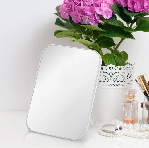 Clear reflection for precise makeup