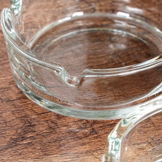 Four practical cigarette rests