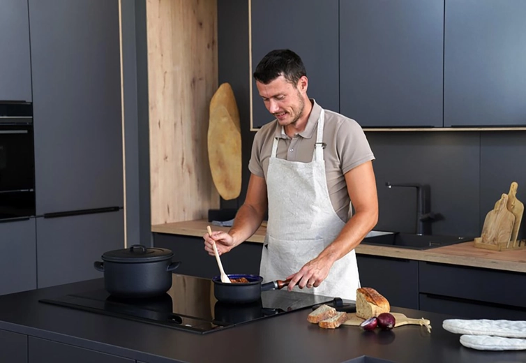 Compatible with induction and all stoves