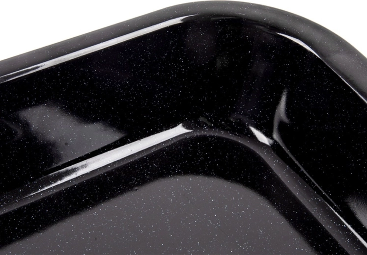 High edges for juicy roasting