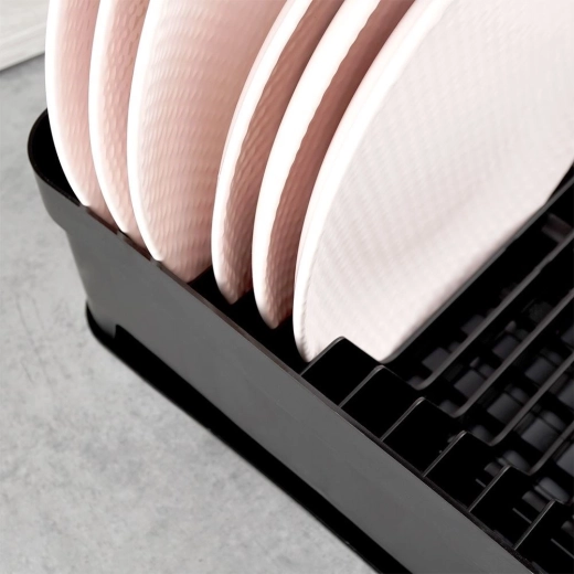 Space for up to 11 plates plus room for mugs