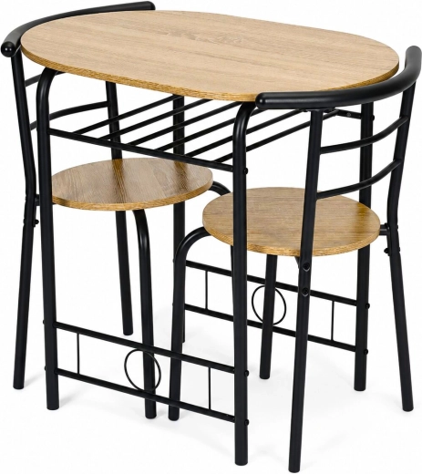 Gain de place grâce au rangement des chaises sous la table