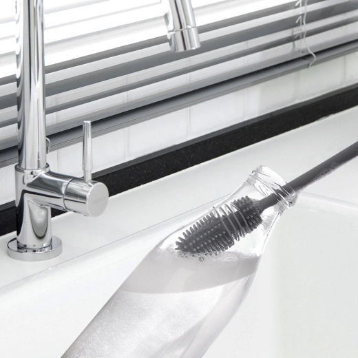 Effective cleaning of narrow containers