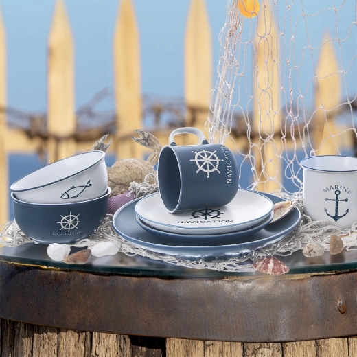 Assorted variant for a playful yet coordinated table setting