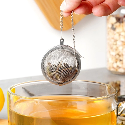 Convenient hanging thanks to the chain with hook