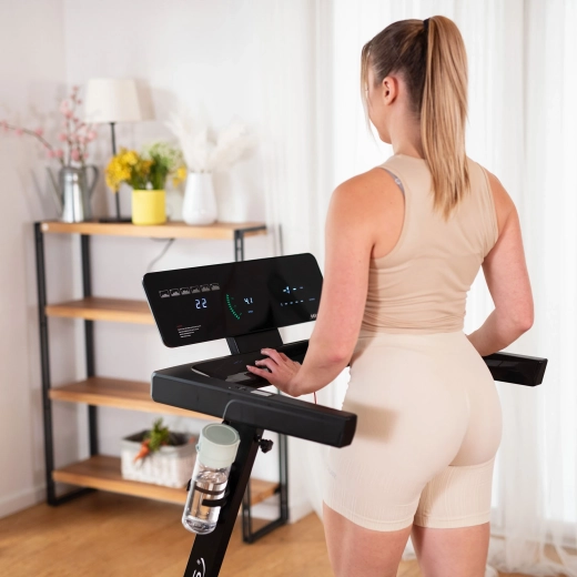 23.6" console with Bluetooth and apps