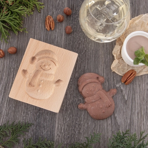 Beautiful snowman relief for pastries and chocolate