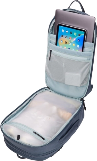 Expandable 28–32 l capacity and suitcase-style opening