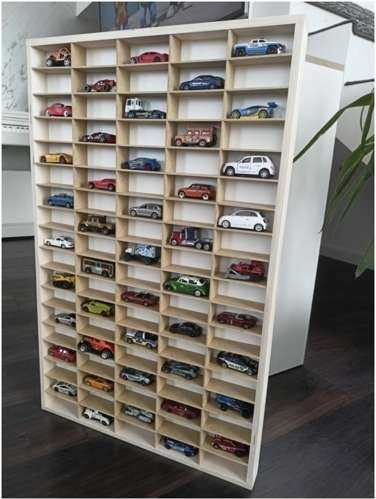 90 compartments for clear storage of the collection