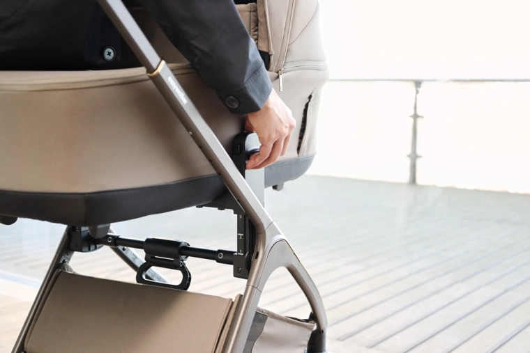3 niveaux de hauteur pour l’assise et la nacelle, pour un contact confortable