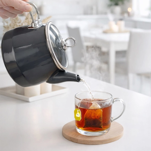 Accurate and comfortable pouring