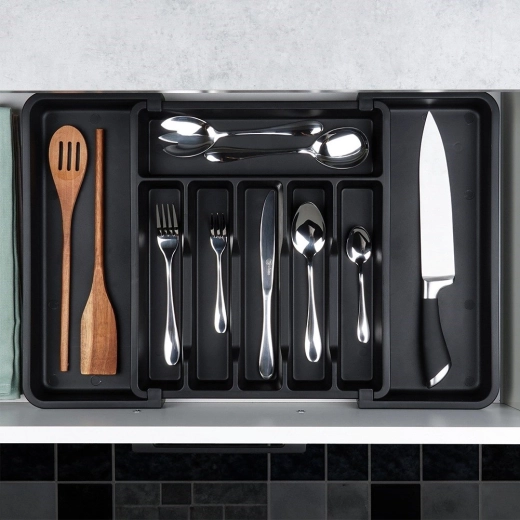 Clear organization of cutlery and utensils