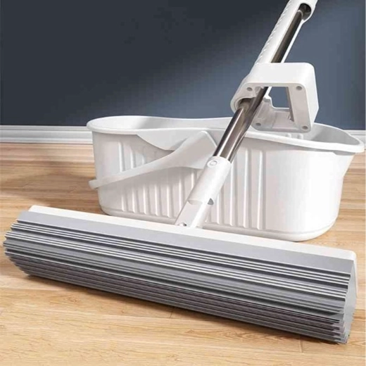 Ribbed sponge for efficient dirt pickup