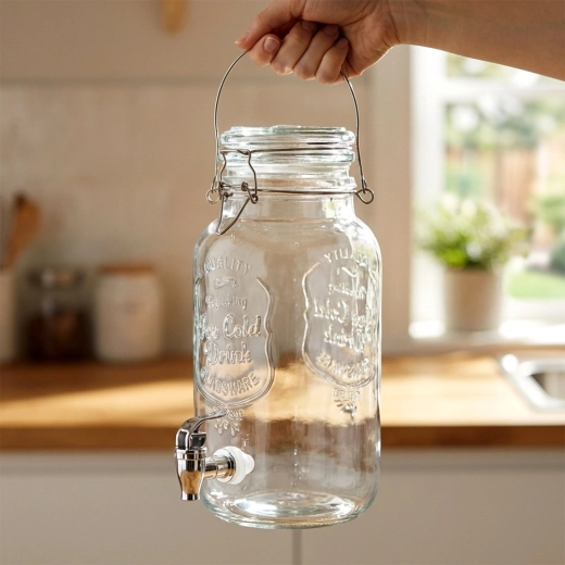 Sealing clip-top lid and practical handle