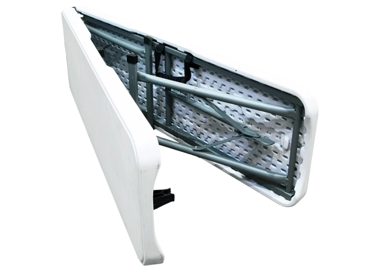 Stable steel frame with reinforcements