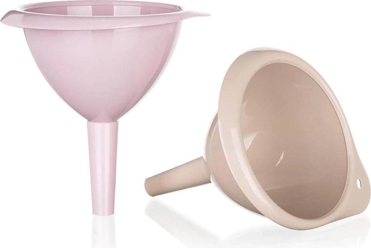 Narrow spout for bottles with small openings