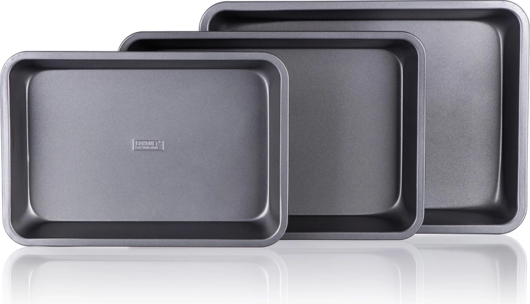Three practical sizes for every baking need