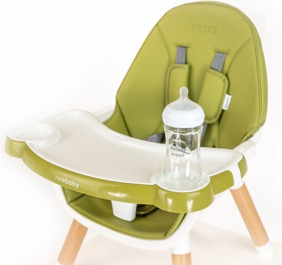 Easy-clean eco-leather and removable tray