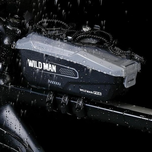 Water-resistant protection against rain and splashes