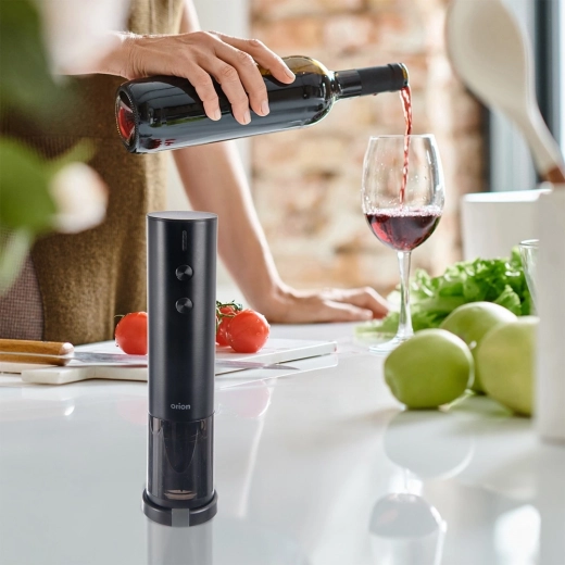 Foil cutter in the stand