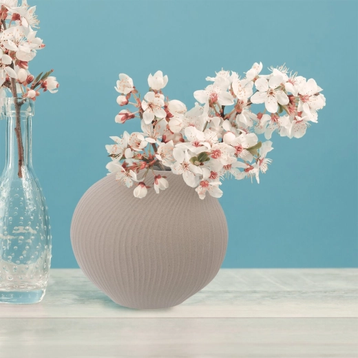 Compact size for a table or windowsill