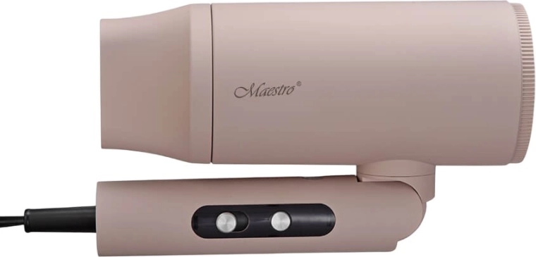 Travel-friendly design with foldable handle