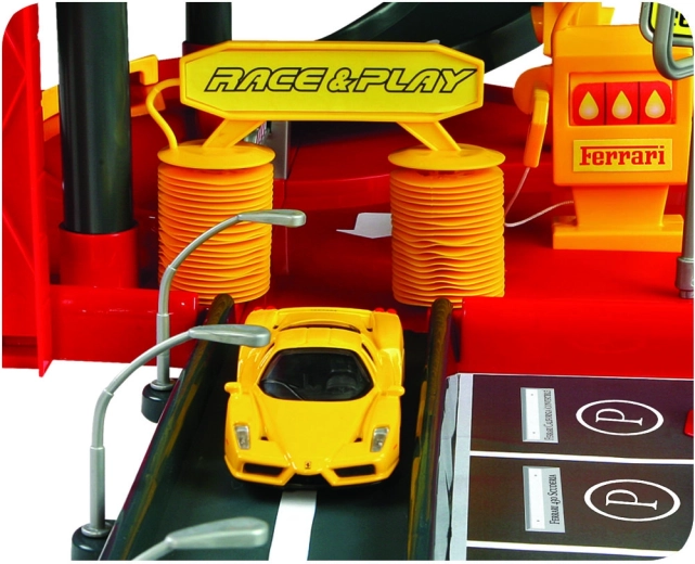 Werkende lift en realistische wasstraat