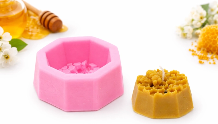 Precise honeycomb and bee relief