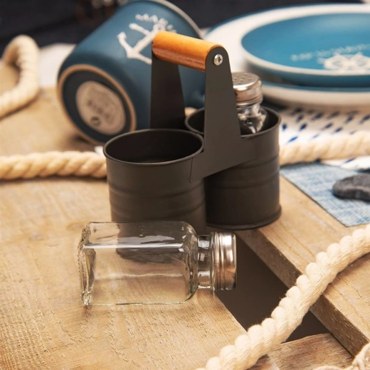 Praktischer Metallständer mit Holzgriff