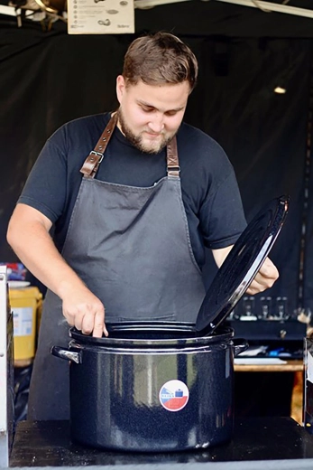 Large capacity for batch cooking