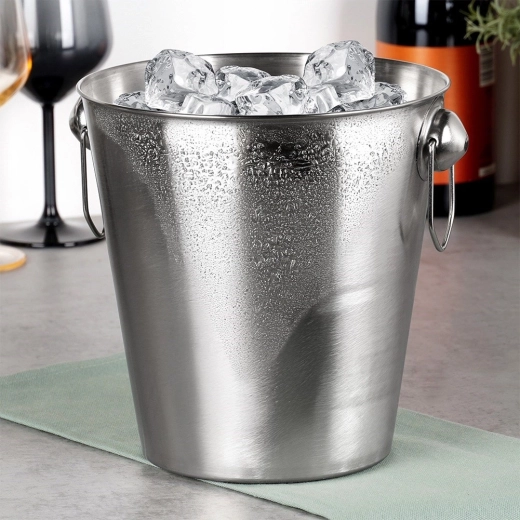 Comfortable carrying thanks to side handles