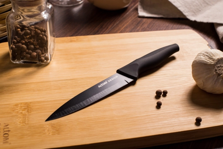 Universelles Messer für das tägliche Kochen