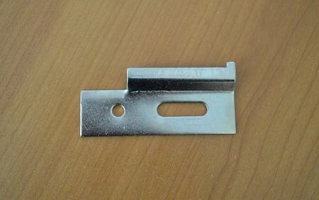 Ophangbeugel voor stelstang voor het ophangen van een keukenblok