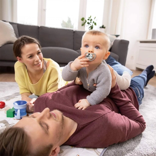 Forme orthodontique et tétine en silicone souple