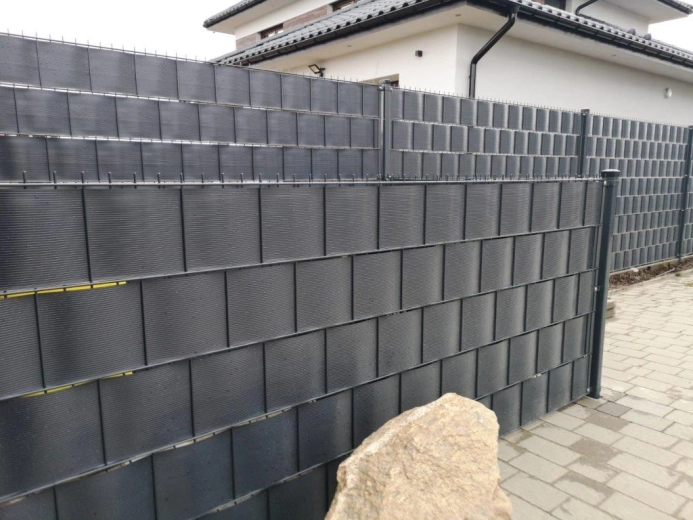 Elegant graphite look for modern fencing