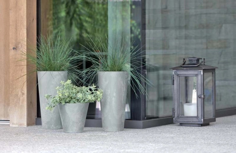 Adapté à l’intérieur comme aux espaces extérieurs couverts