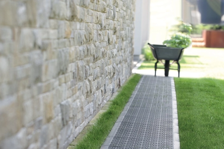 Easy modular interlocking without tools