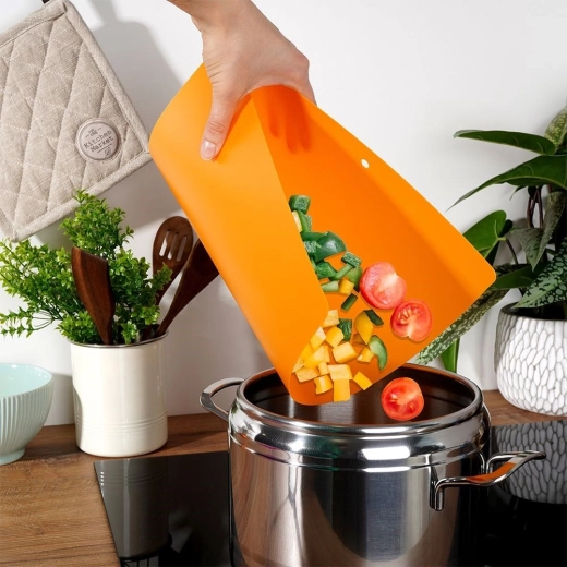 Elastic design for clean pouring without mess