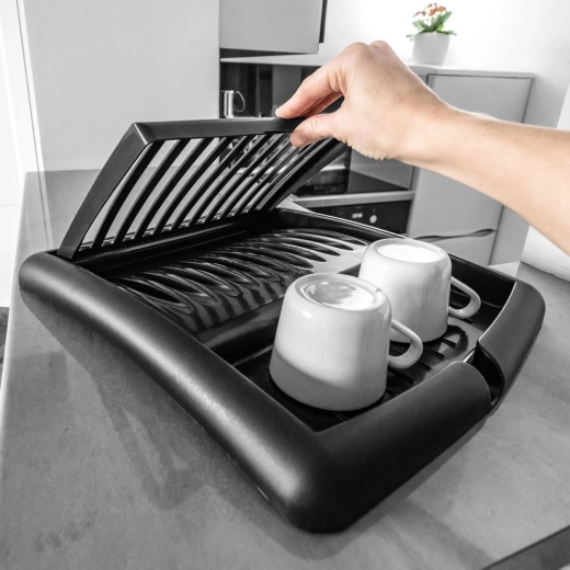 Foldable and space-saving