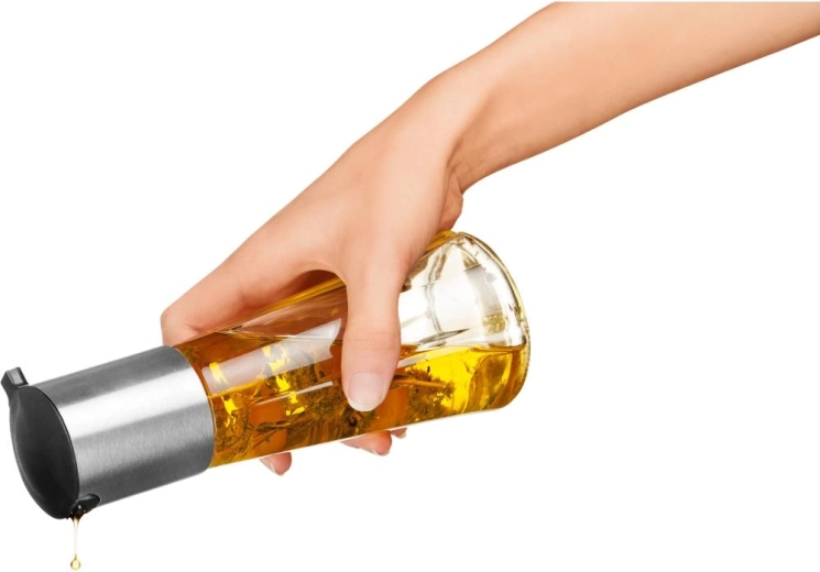 Controlled pouring of oil and vinegar