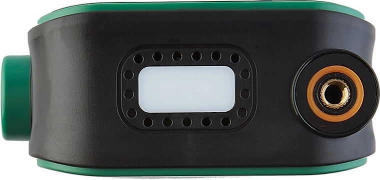 Powerbank en LED-zaklamp voor onderweg