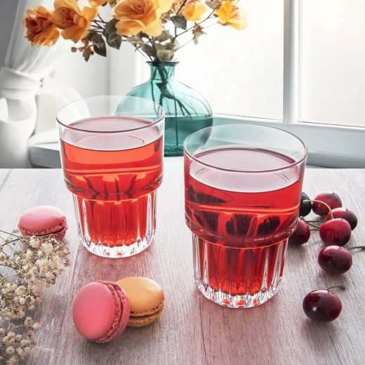 Elegant beverage serving