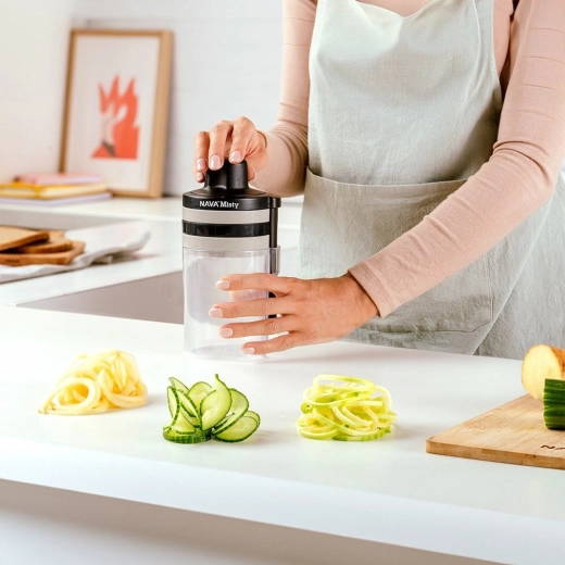 Durable stainless steel blades, easy maintenance