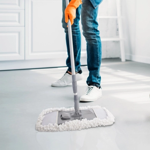 Flache Reinigungsfläche für schnelles und gleichmäßiges Putzen